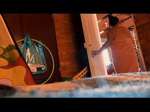 ❤️ زما تره زه په شاور کې تعقیبوم، هغه ما ته د شاور کولو په وخت کې ټوخی کوي. ❌  ☑