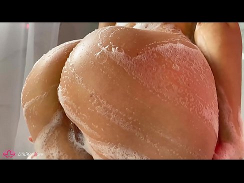 ❤️ Brunette په شاور کې د شدید orgasm لپاره د وایبرټر سره بلی مشت زنی کوي ❌ ☑